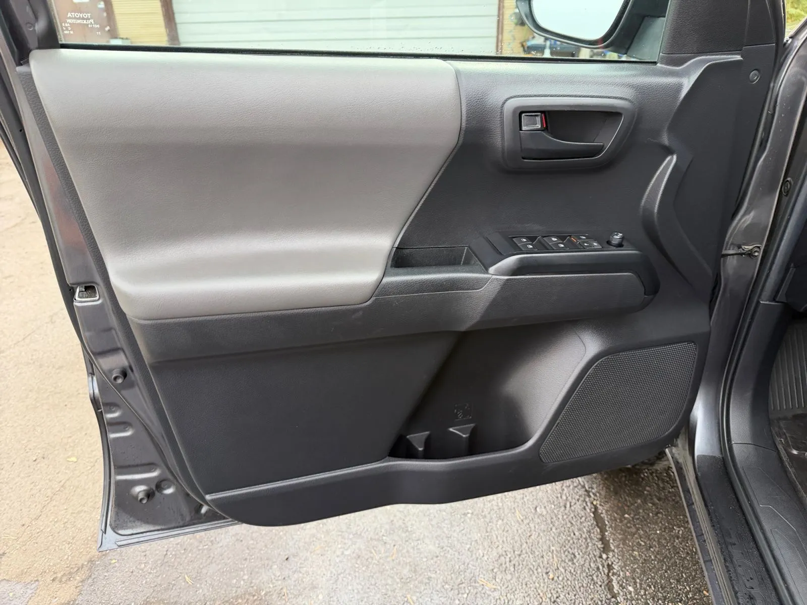 Toyota Tacoma photo 19