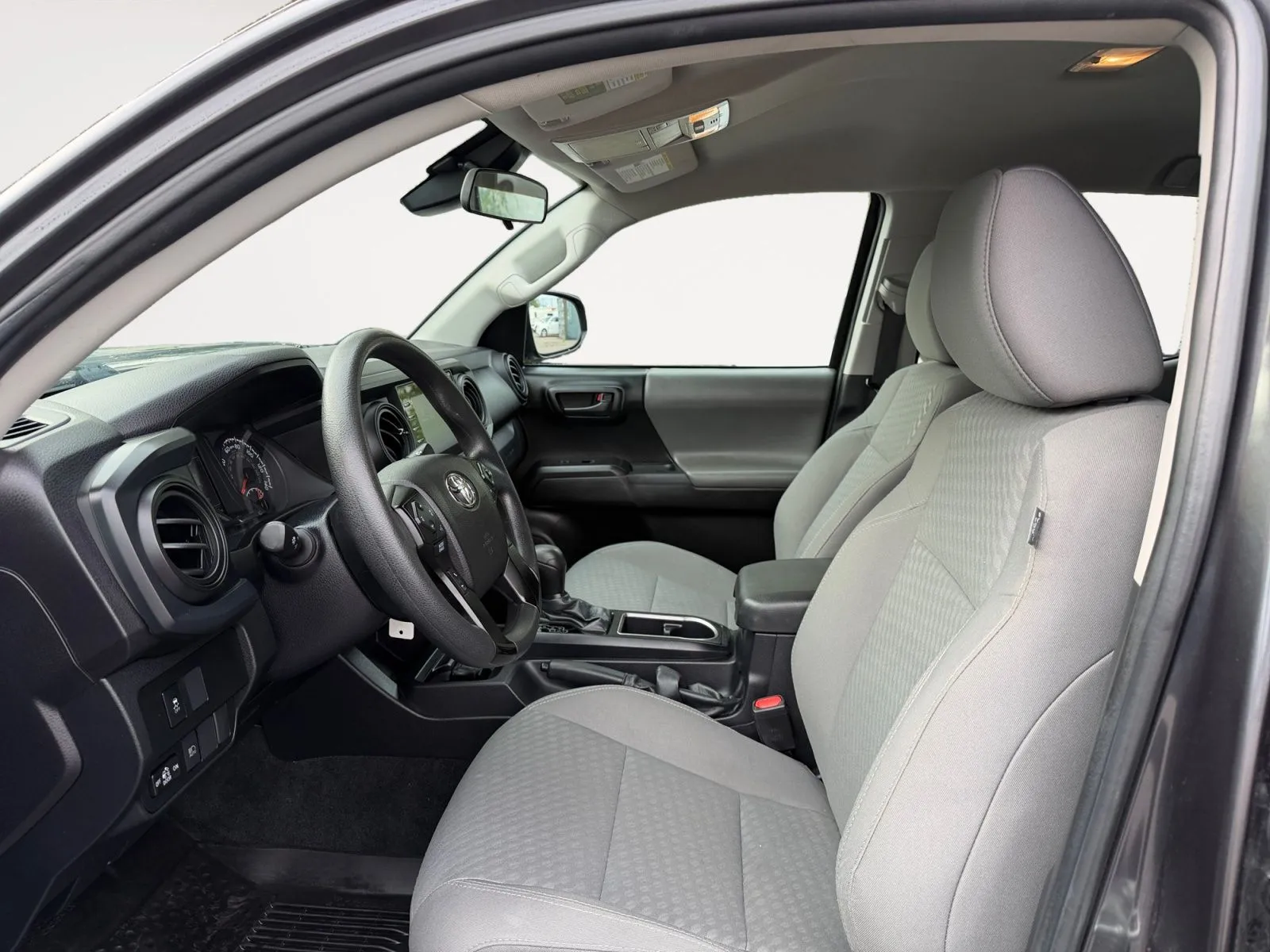Toyota Tacoma photo 9