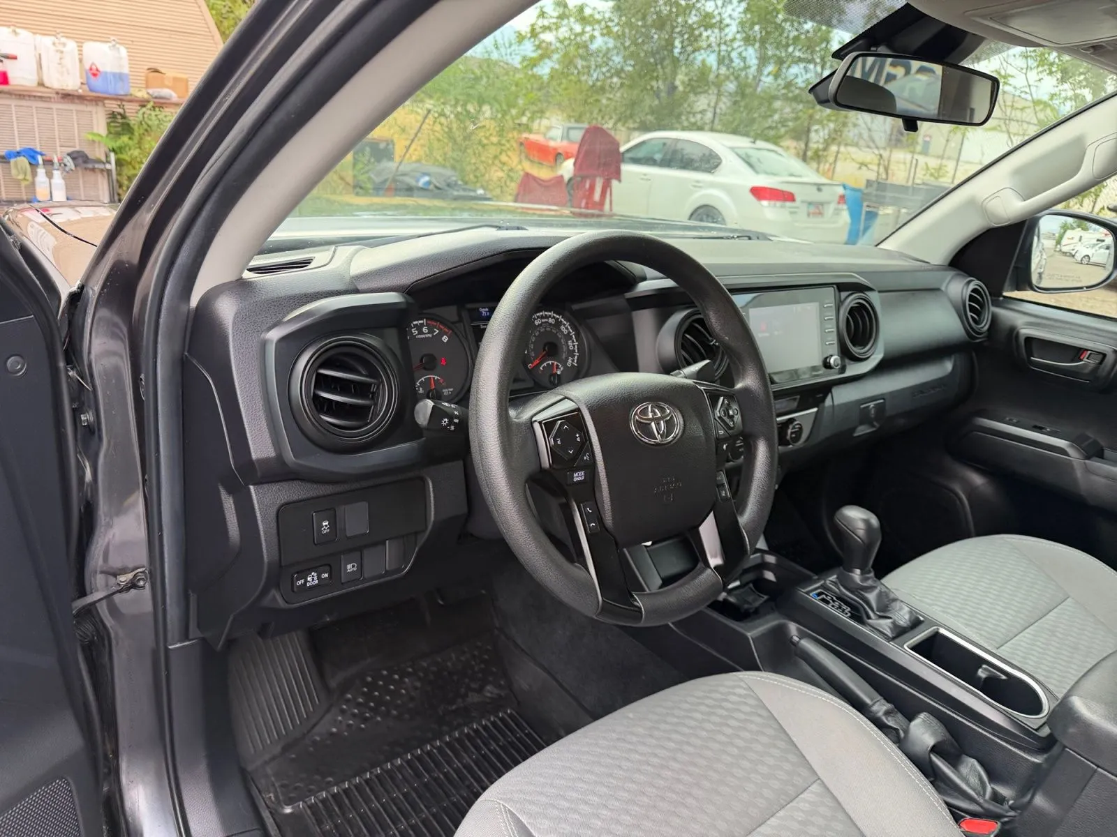 Toyota Tacoma photo 18