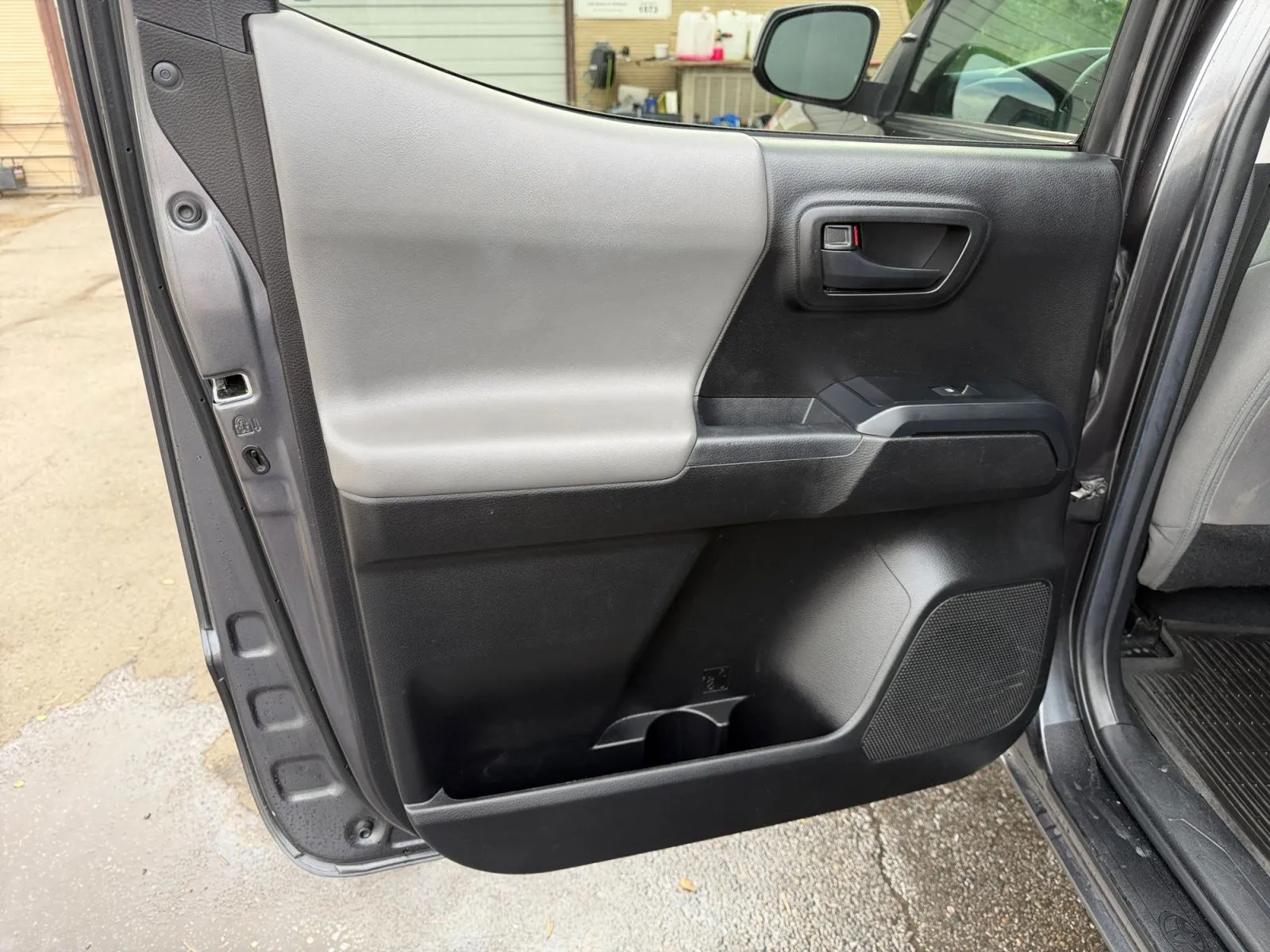 Toyota Tacoma photo 27
