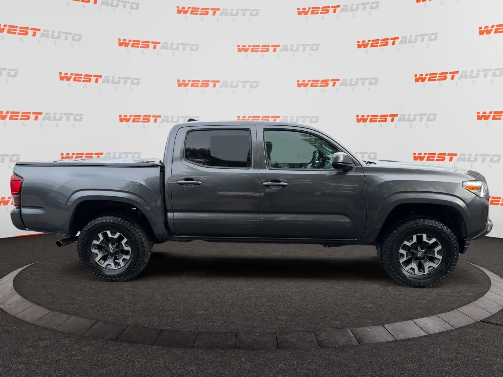 Toyota Tacoma photo 6
