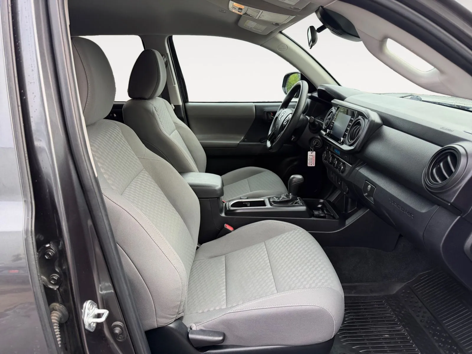 Toyota Tacoma photo 15