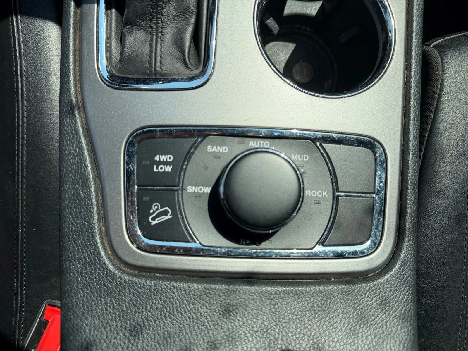 Jeep Grand Cherokee photo 27