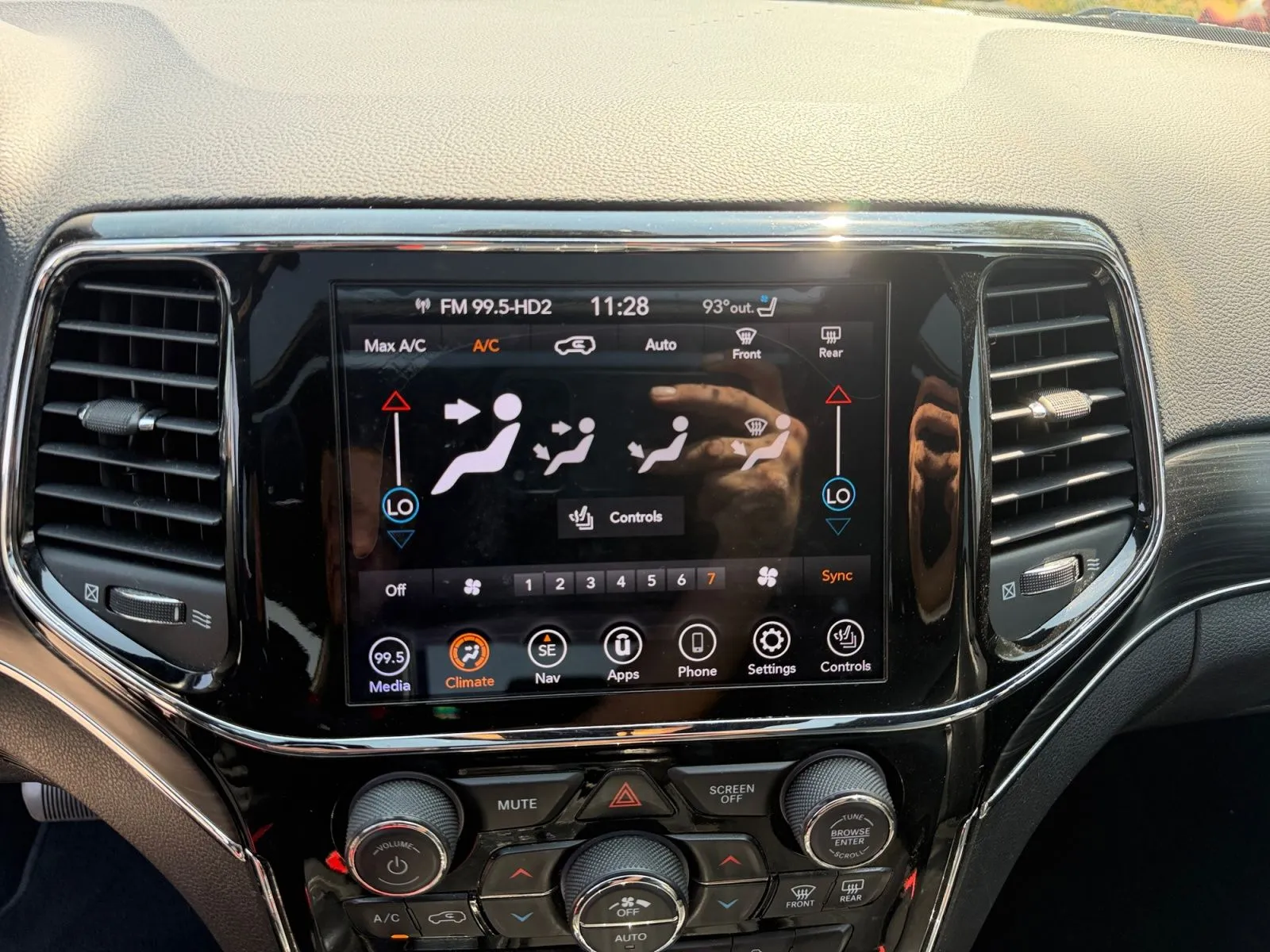 Jeep Grand Cherokee photo 22