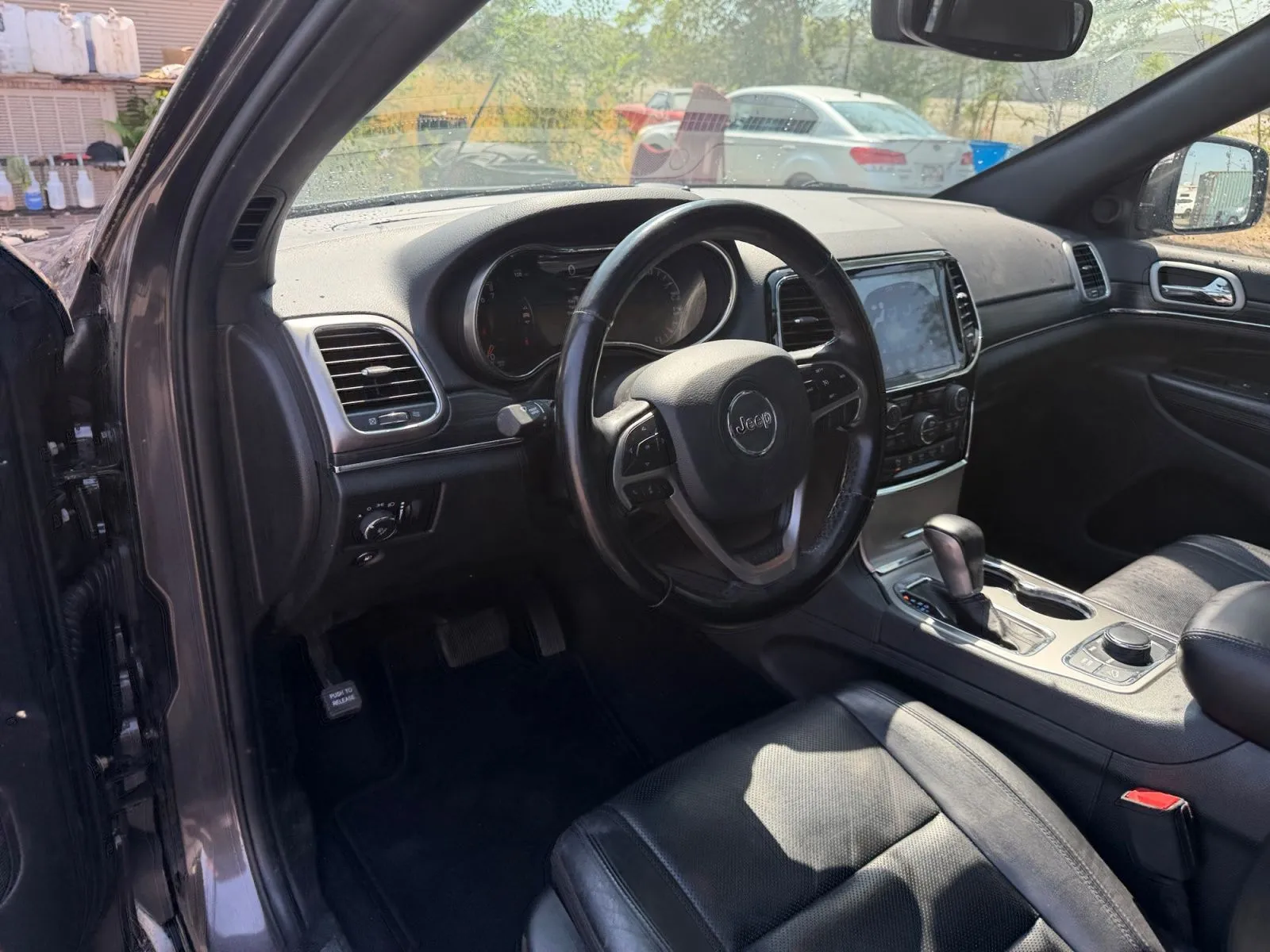 Jeep Grand Cherokee photo 18