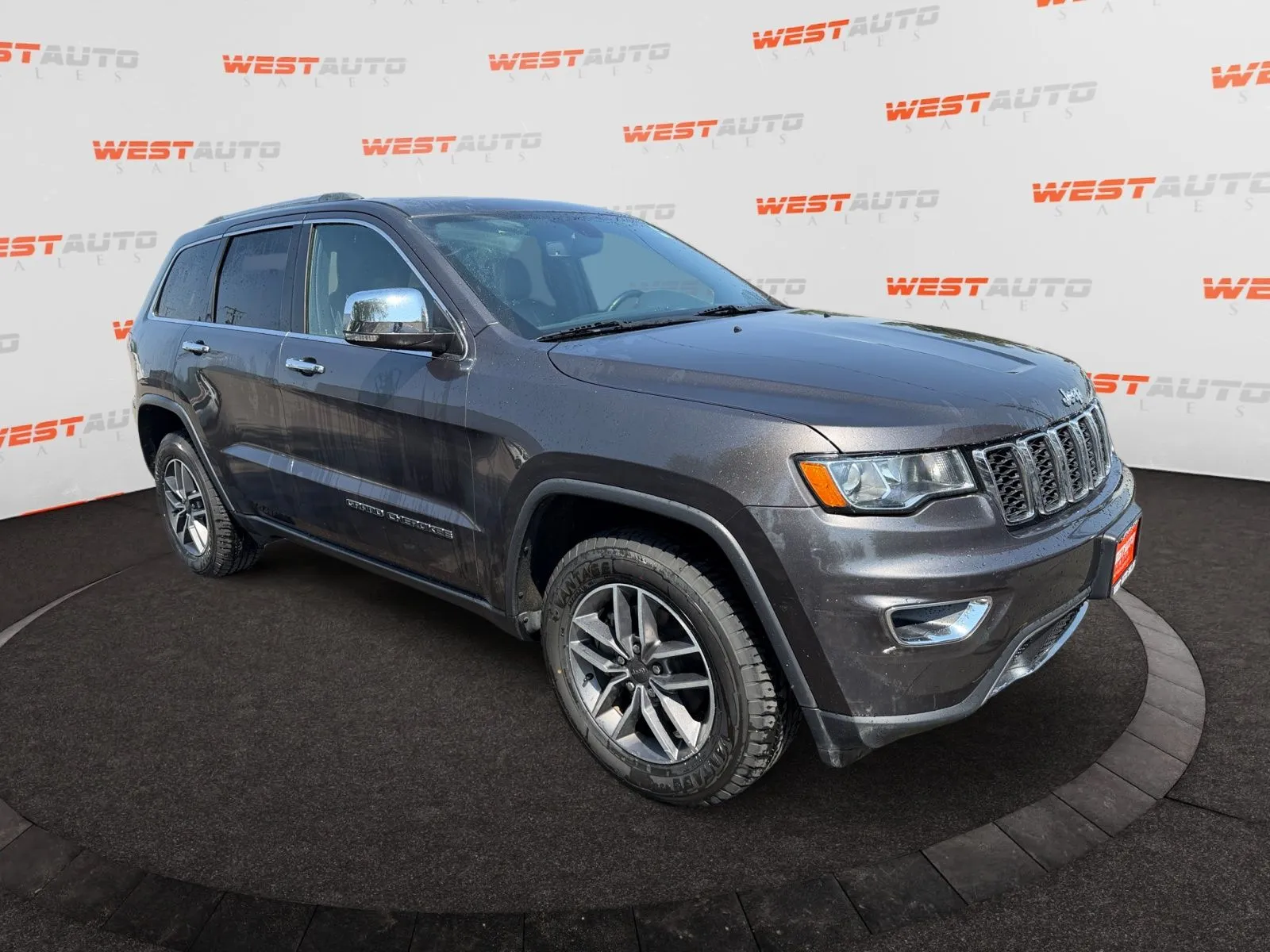 Jeep Grand Cherokee photo 7