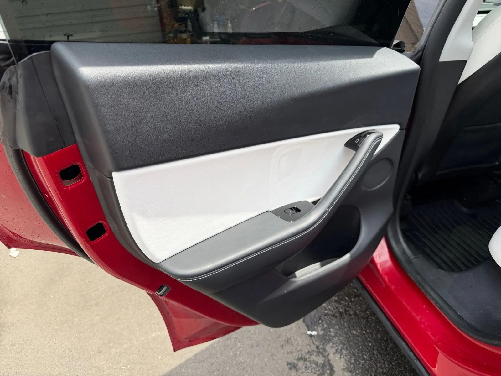 Tesla Model Y photo 29