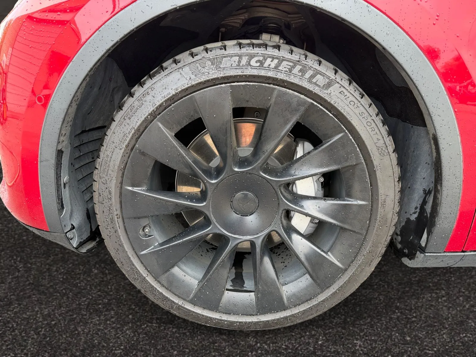 Tesla Model Y photo 14
