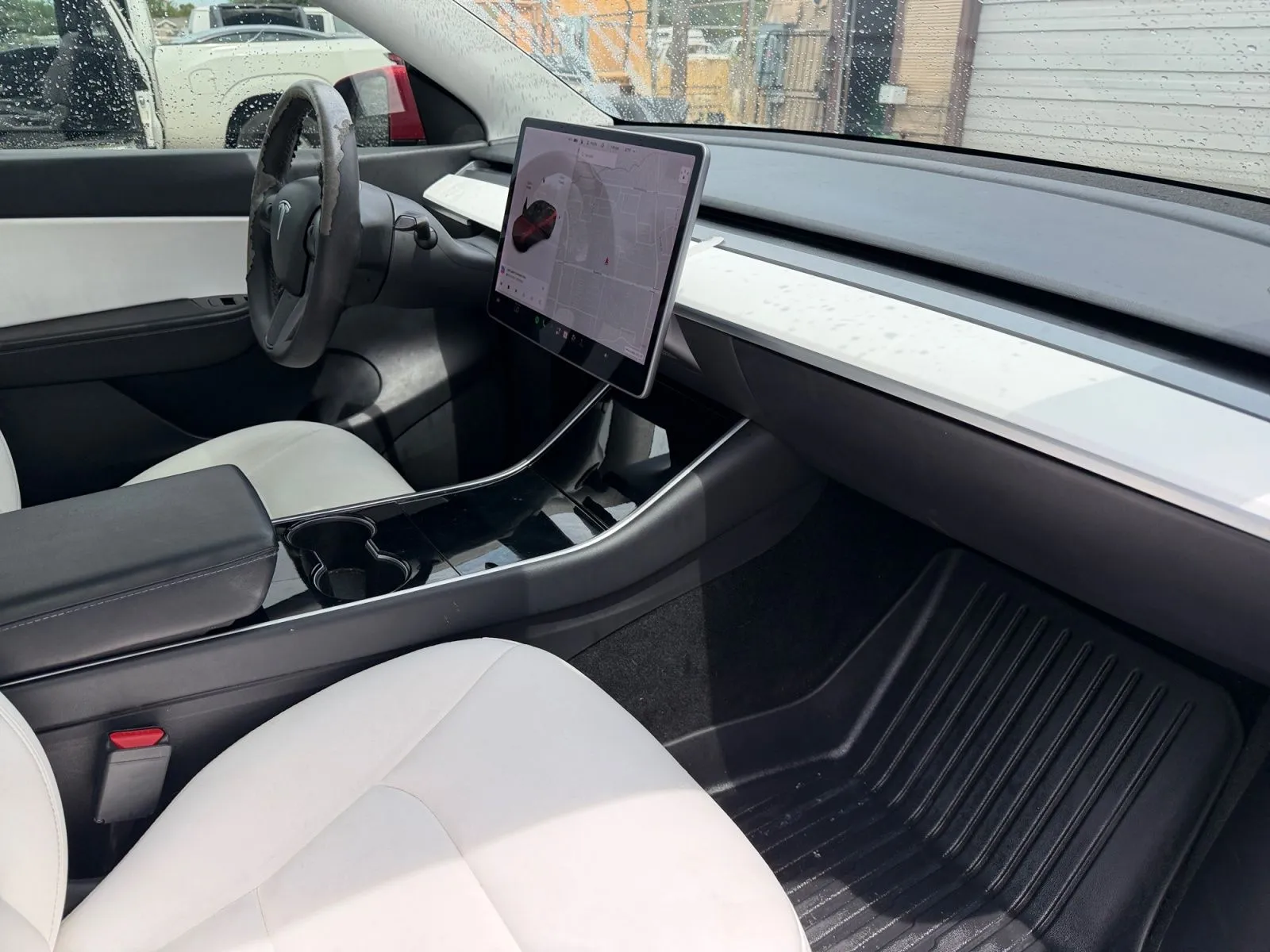 Tesla Model Y photo 16