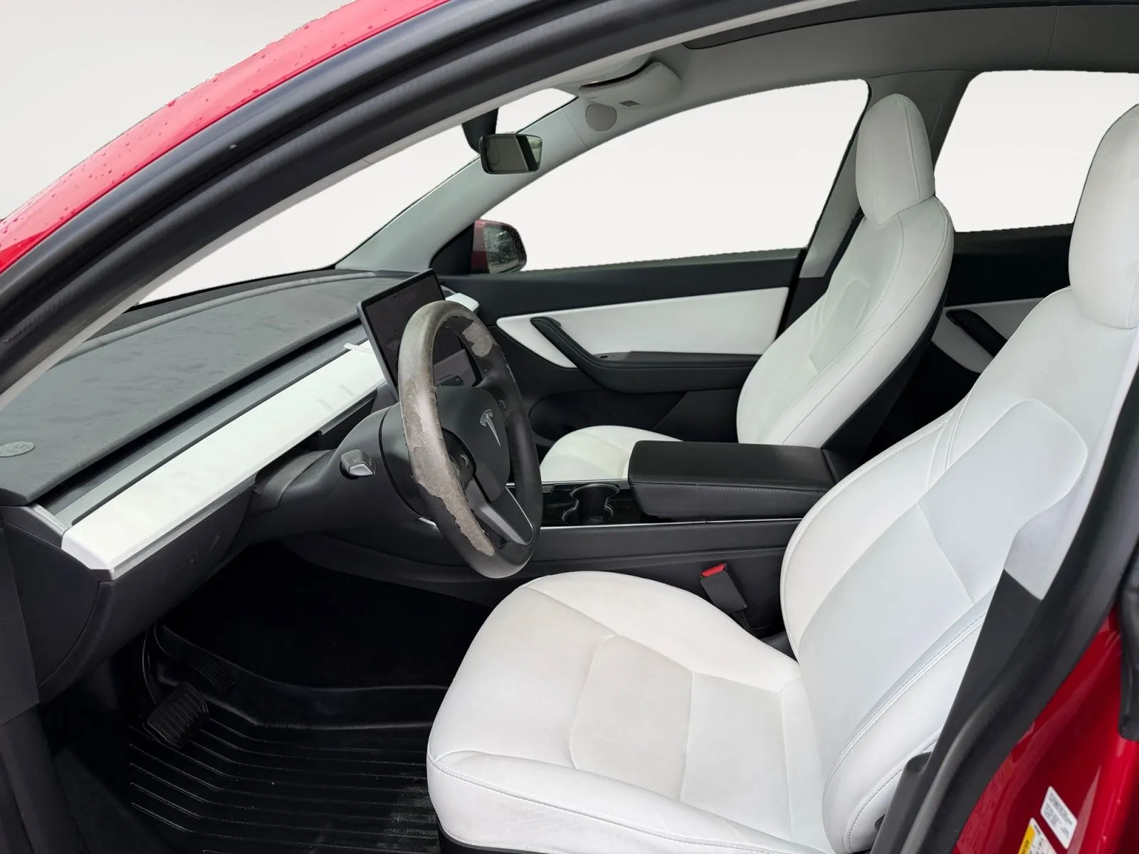 Tesla Model Y photo 9