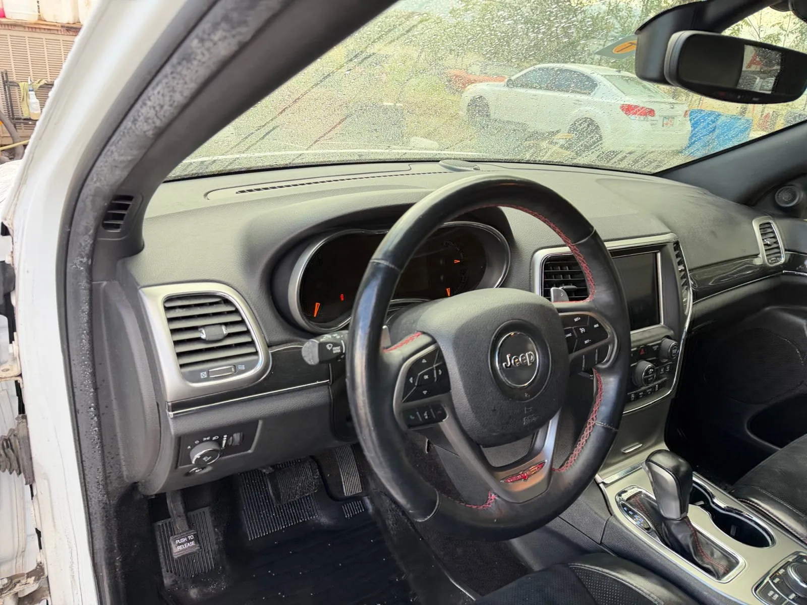 Jeep Grand Cherokee photo 18
