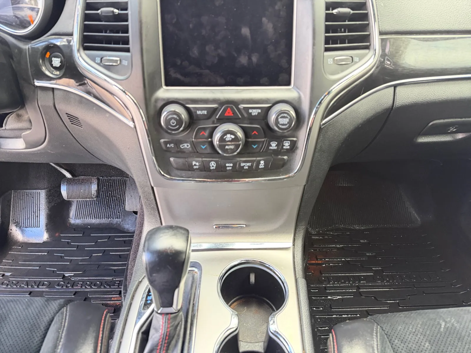Jeep Grand Cherokee photo 11