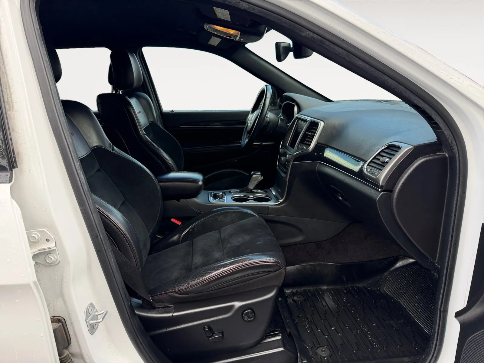 Jeep Grand Cherokee photo 15