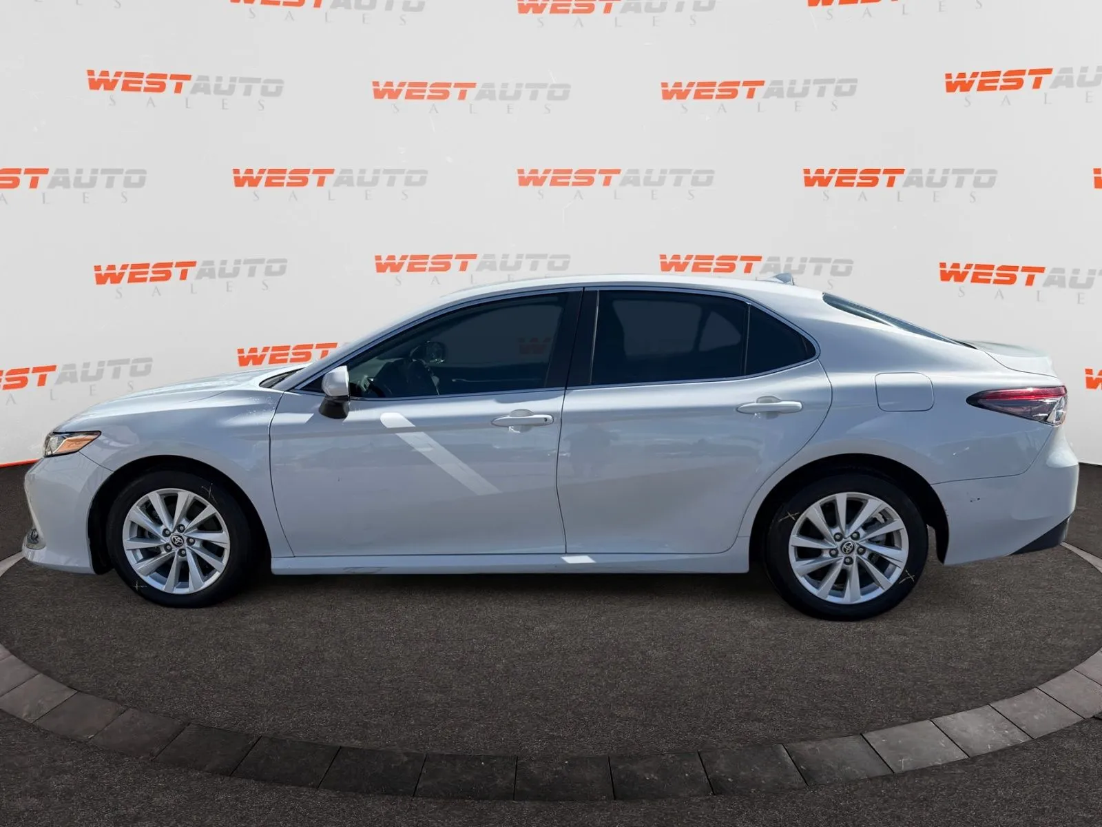 Toyota Camry photo 2