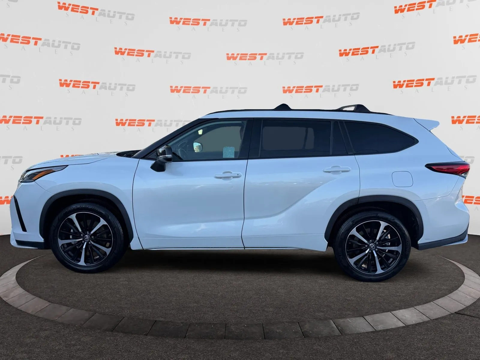 Toyota Highlander photo 2