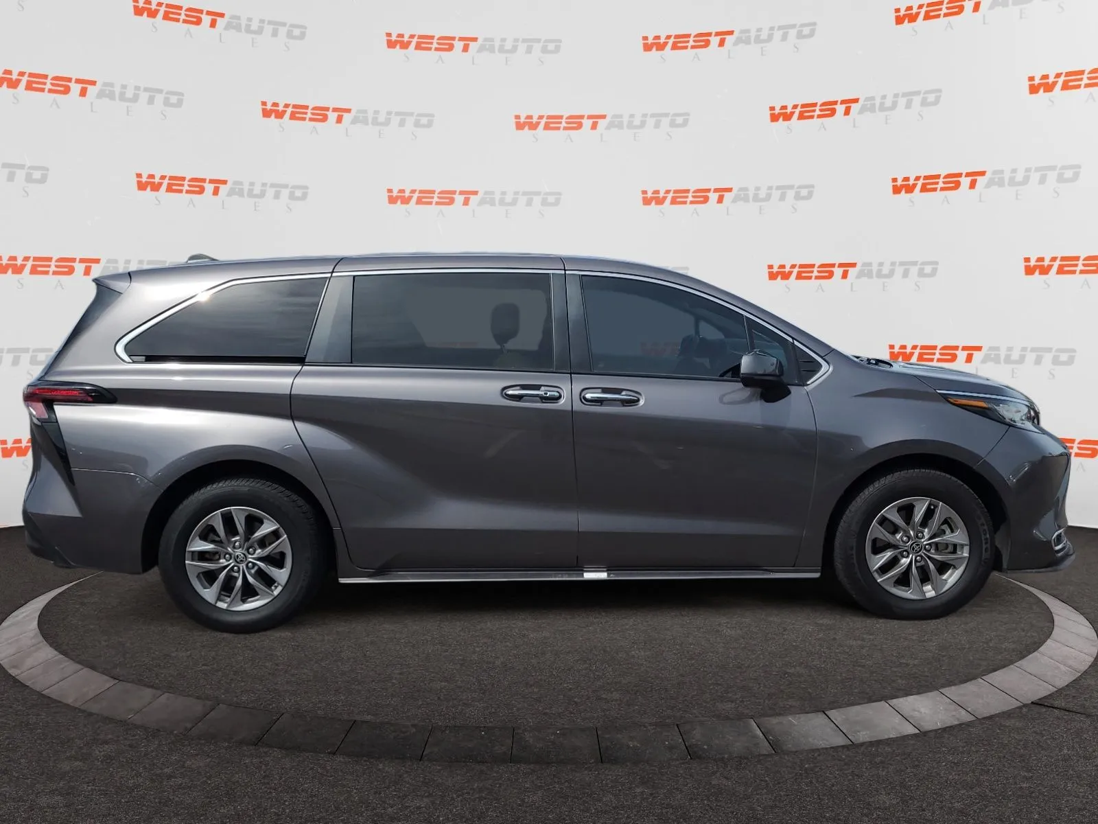 Toyota Sienna photo 6