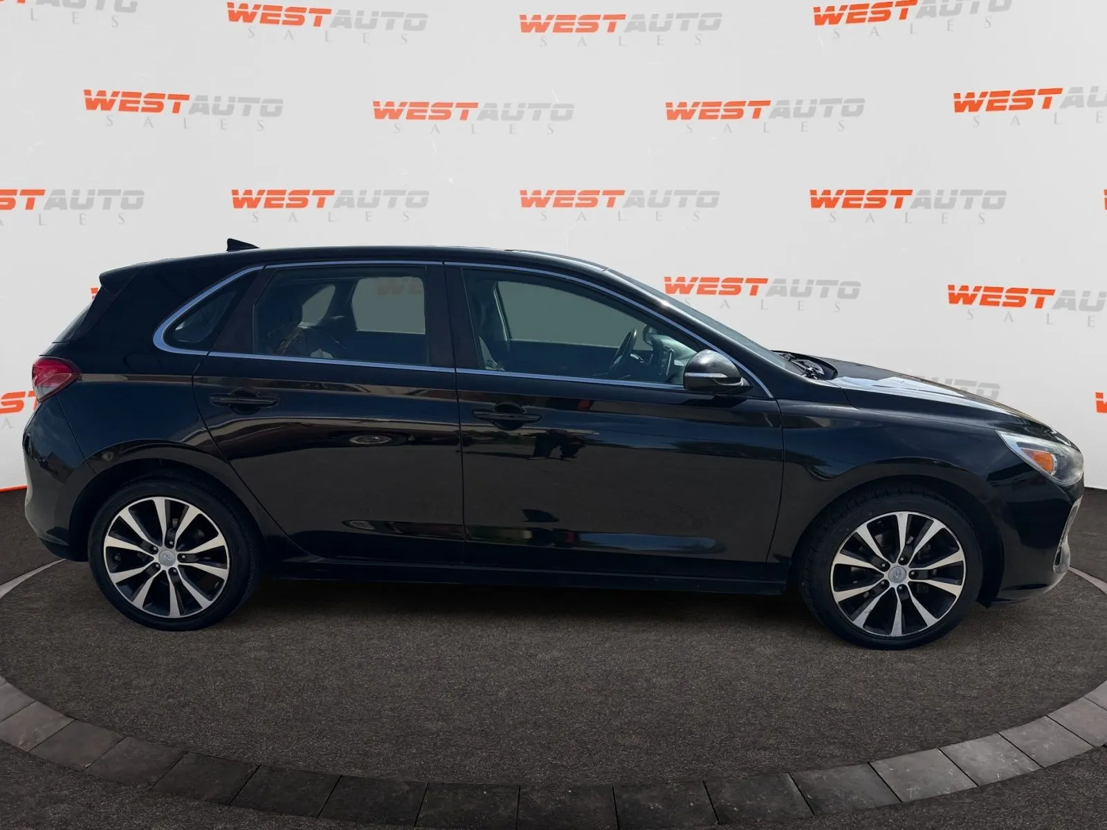 Hyundai Elantra GT photo 6