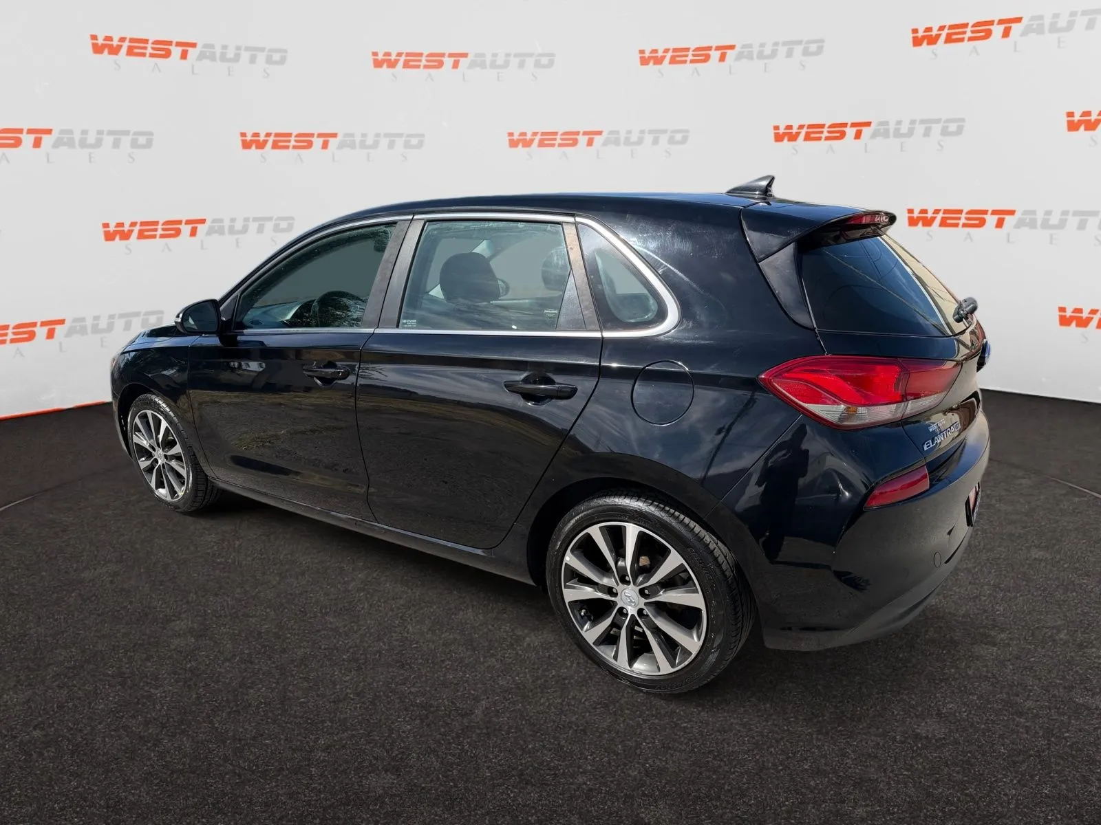 Hyundai Elantra GT photo 3