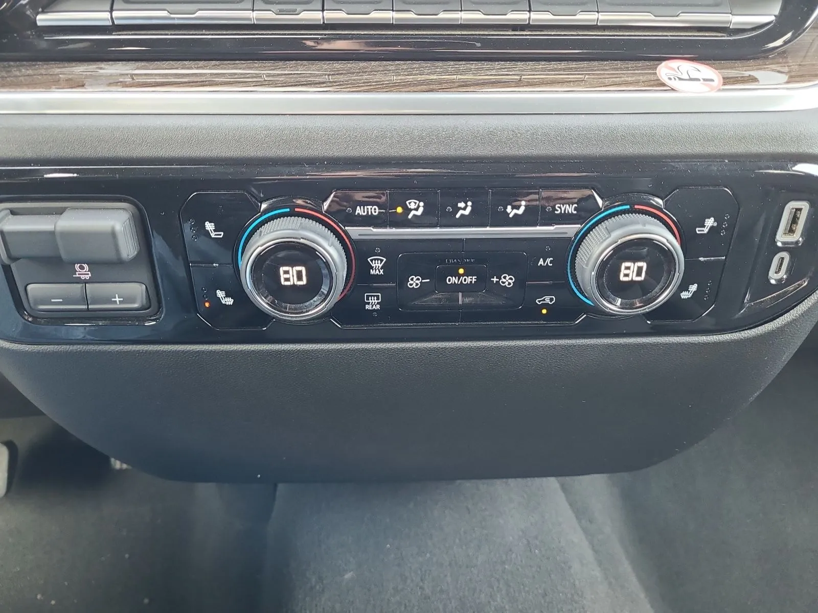 Chevrolet Silverado photo 23
