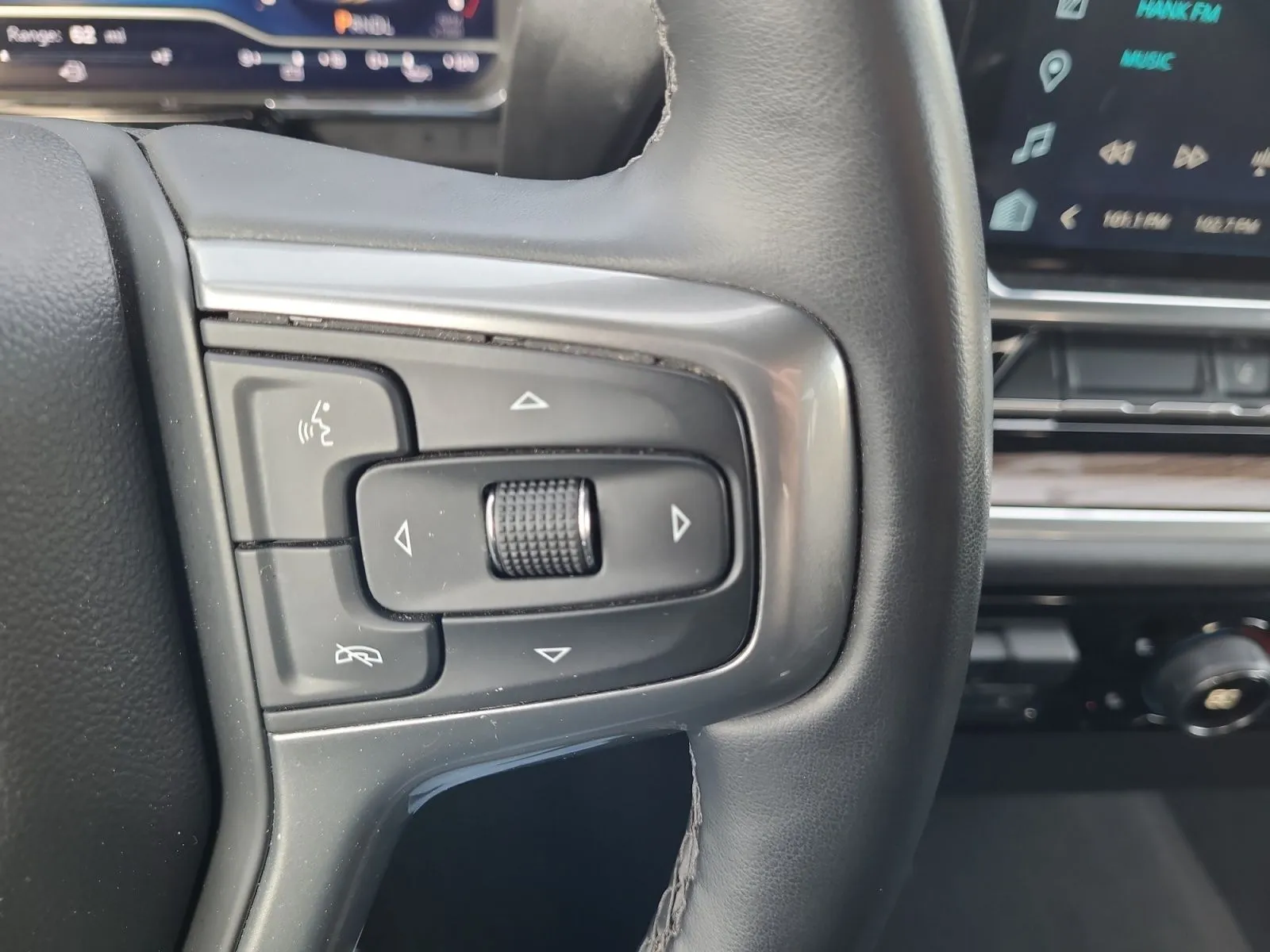 Chevrolet Silverado photo 24
