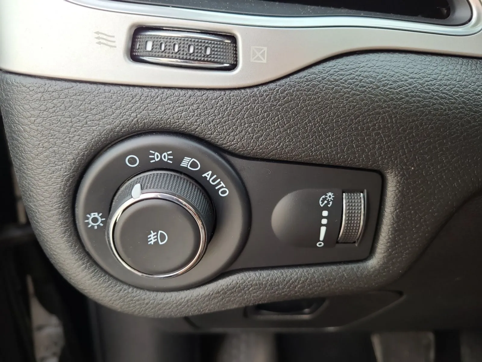 2022 Jeep Cherokee X - Photo 18