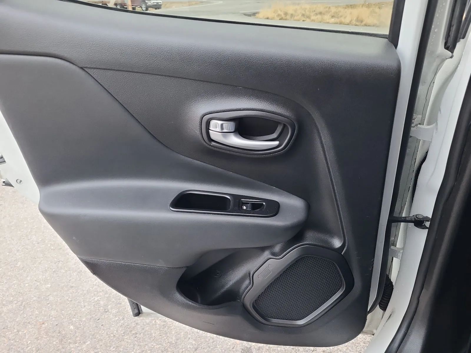 Jeep Renegade photo 29