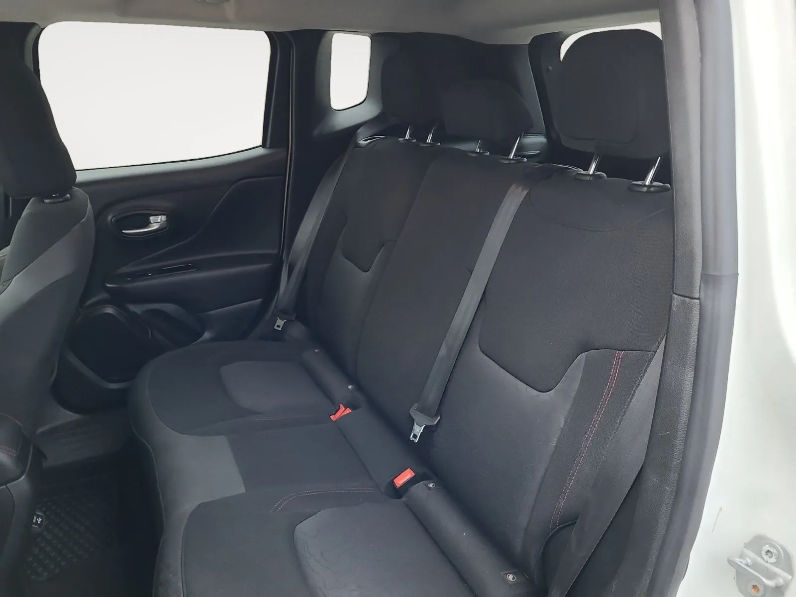 Jeep Renegade photo 13