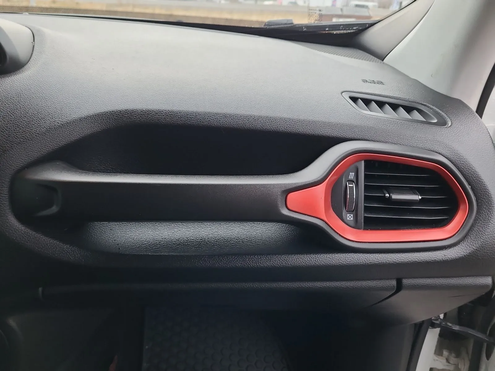 Jeep Renegade photo 16