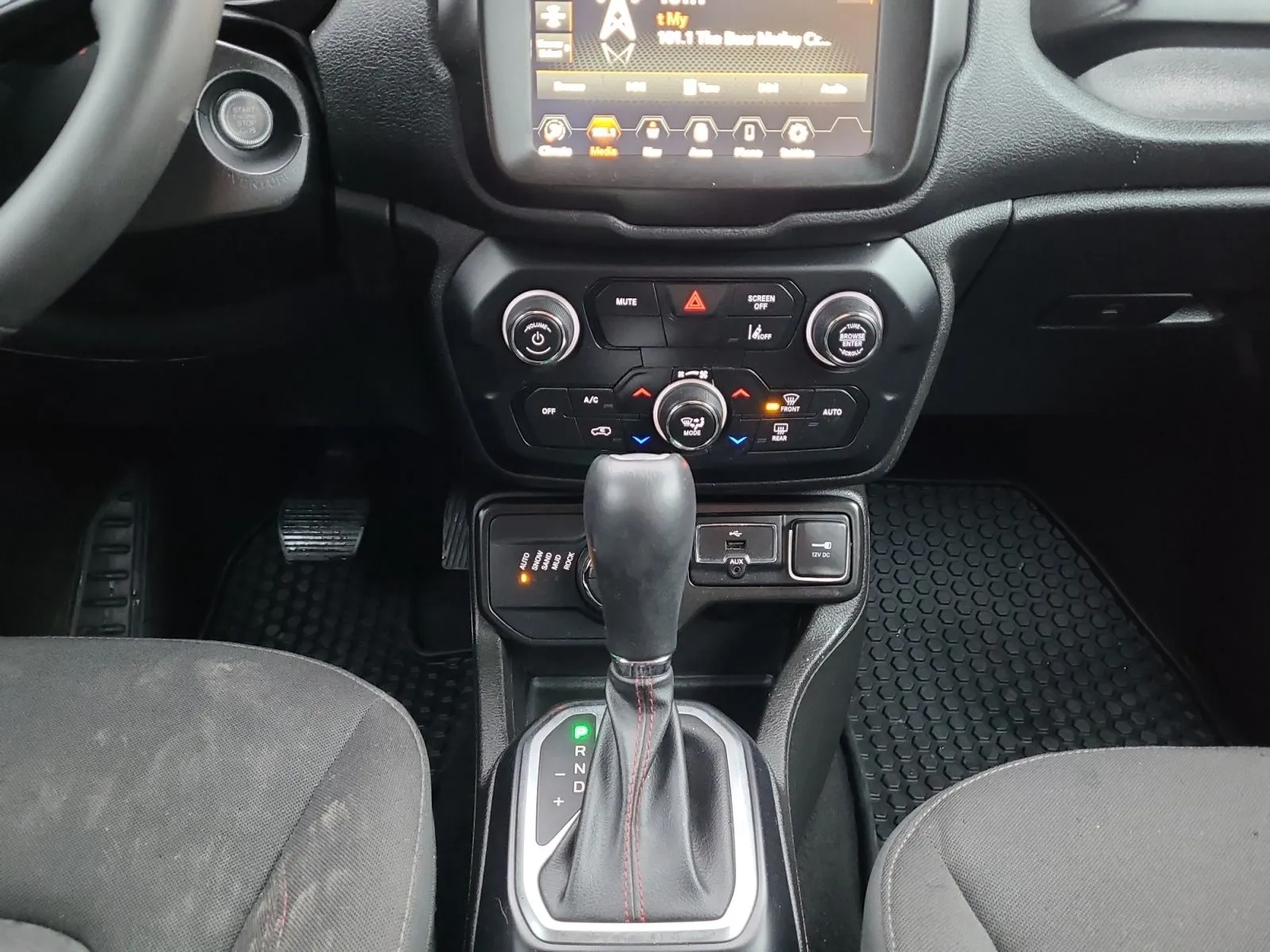 Jeep Renegade photo 11