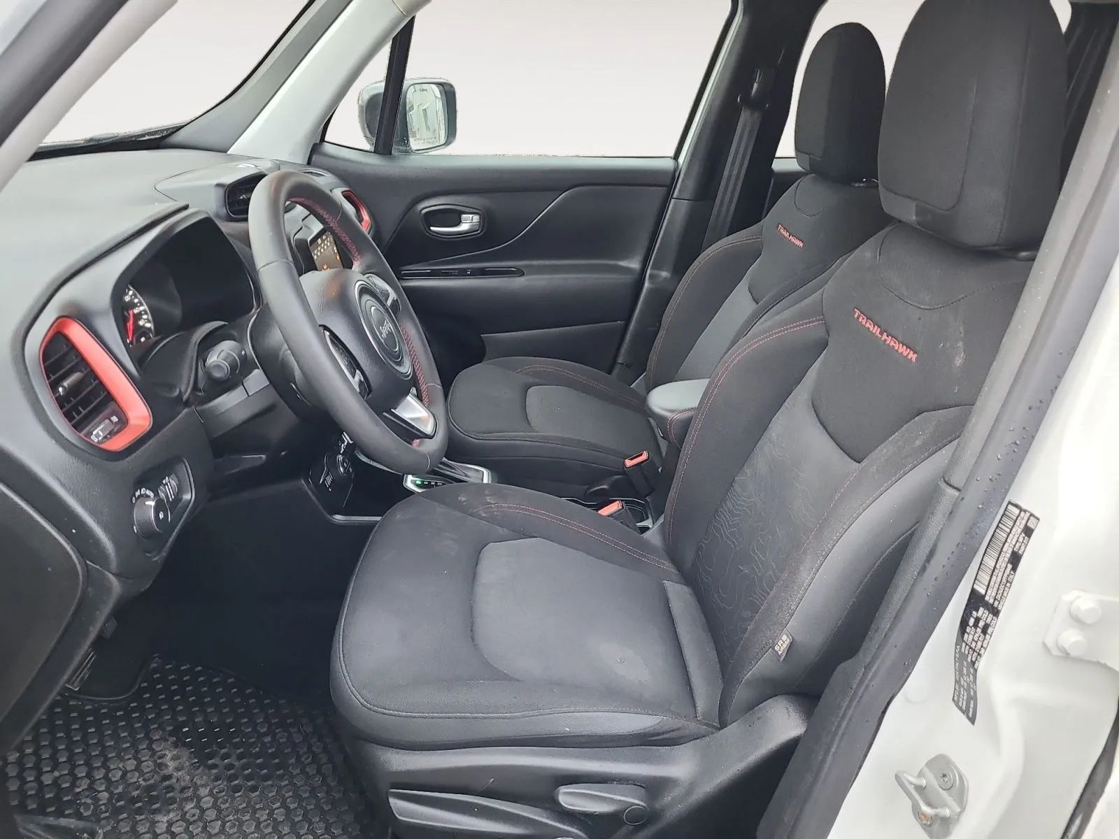 Jeep Renegade photo 9