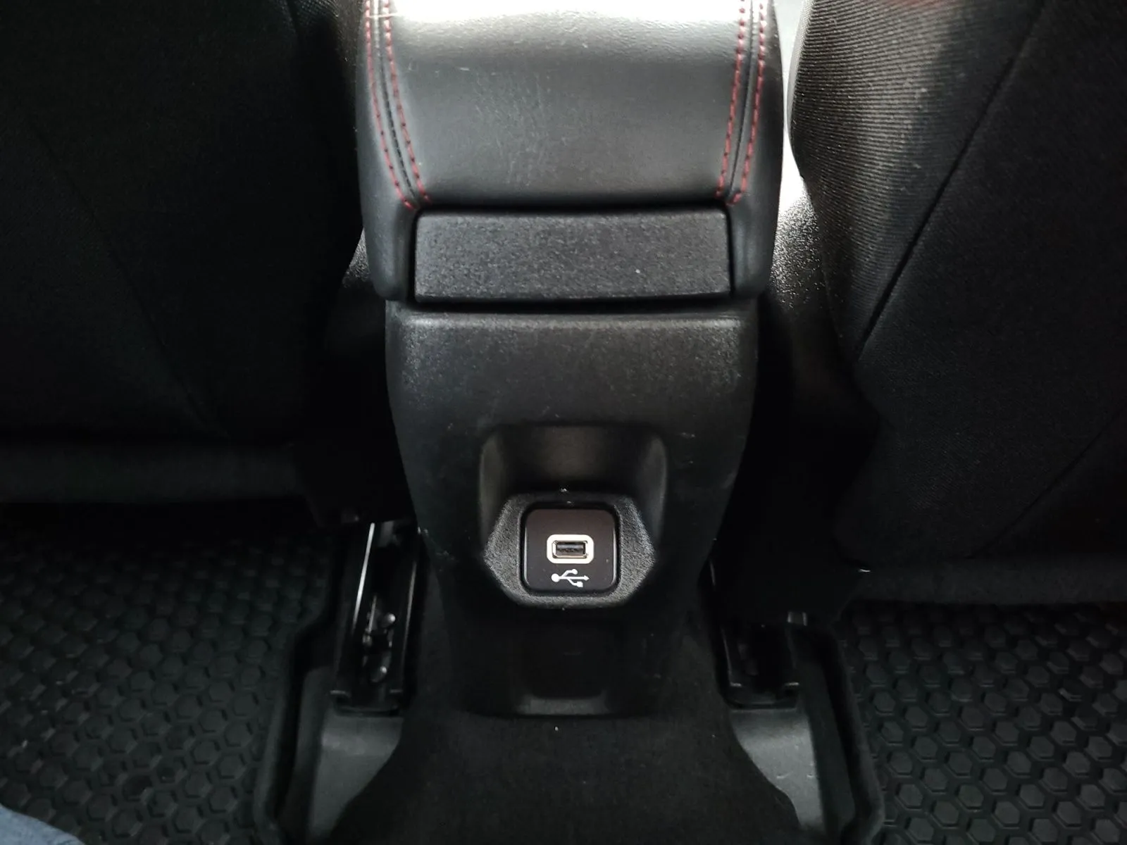 Jeep Renegade photo 30