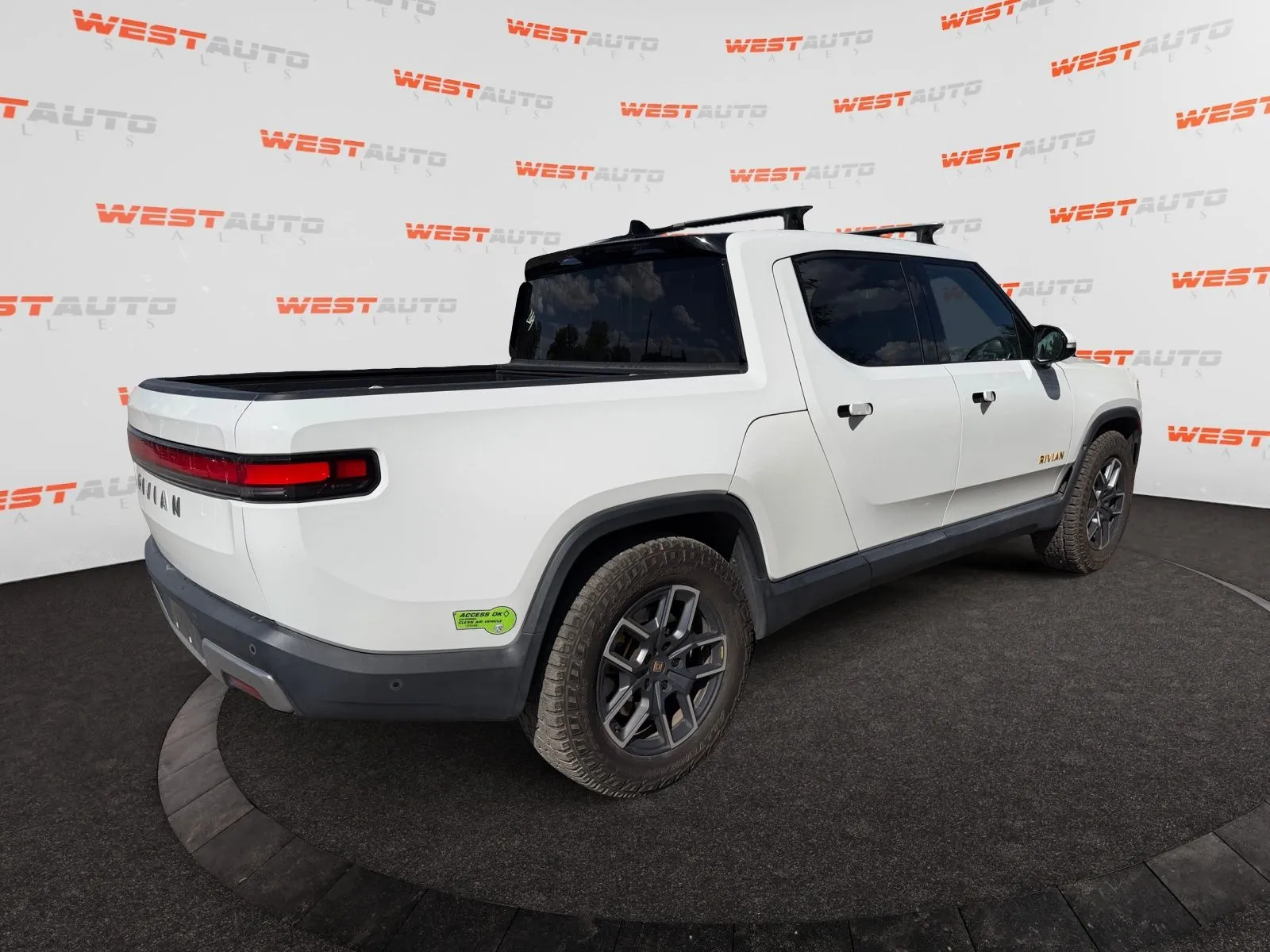 Rivian R1T photo 5