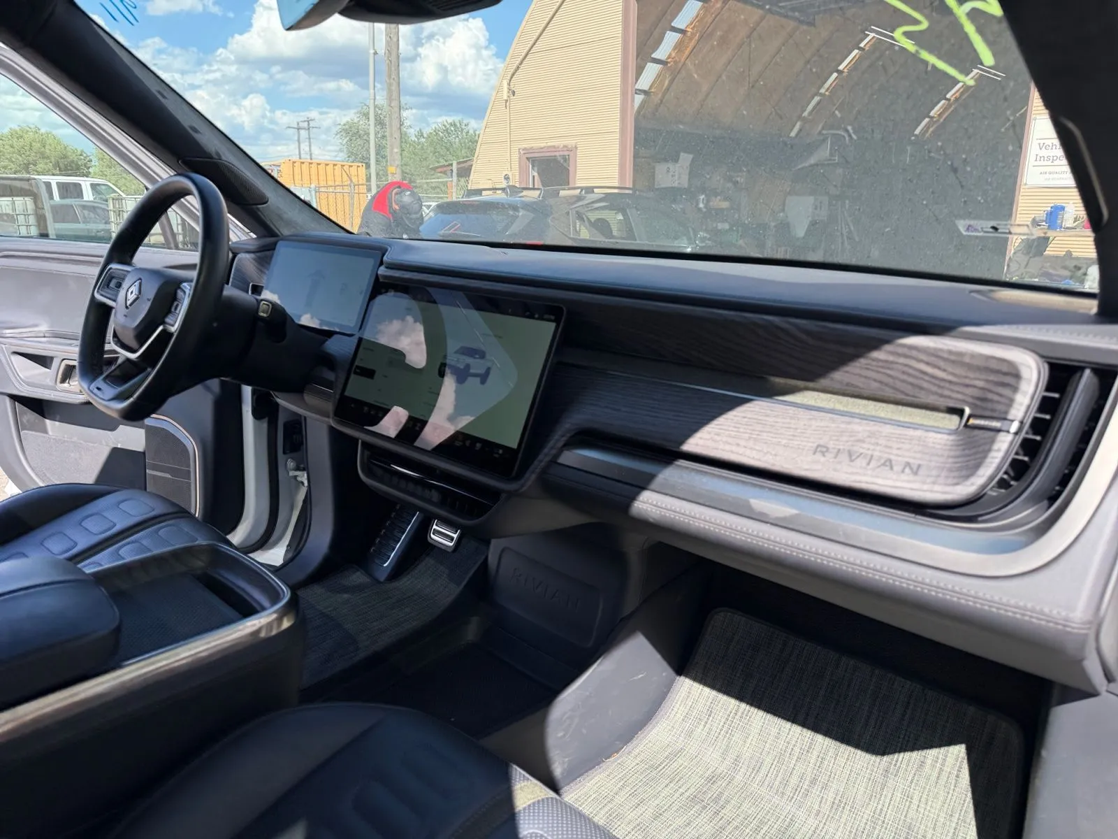 Rivian R1T photo 16