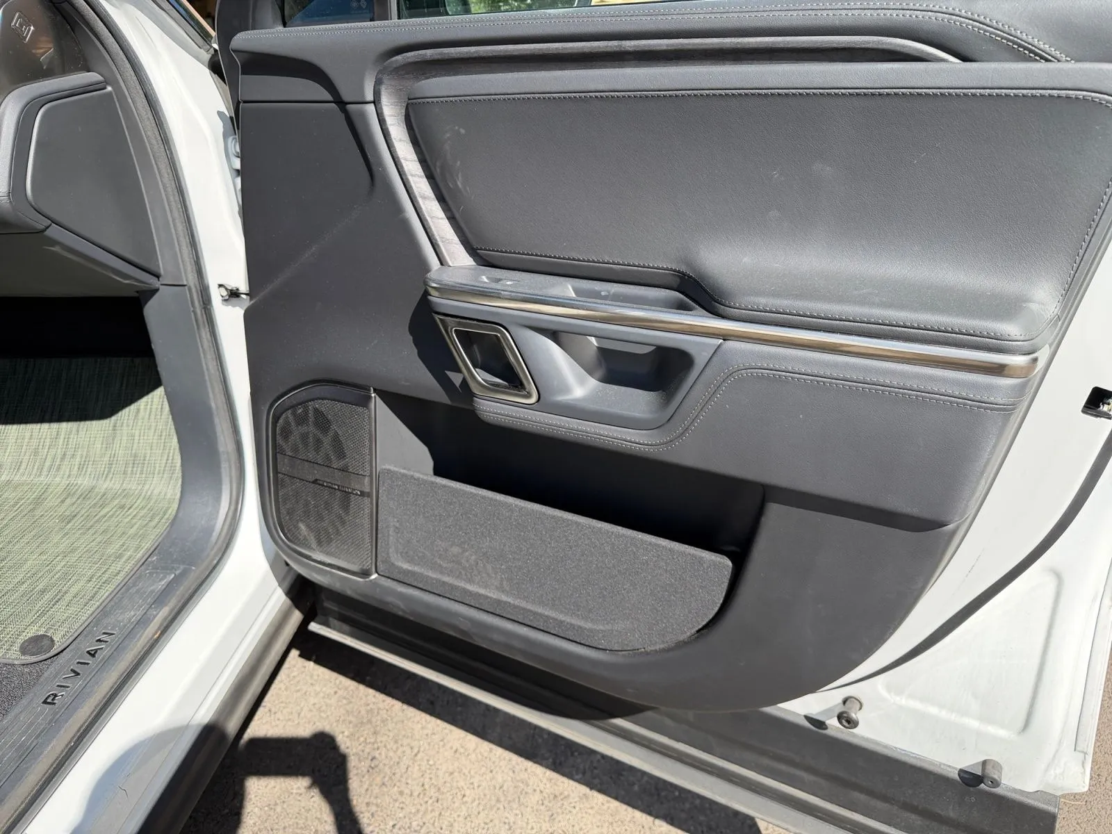 Rivian R1T photo 17