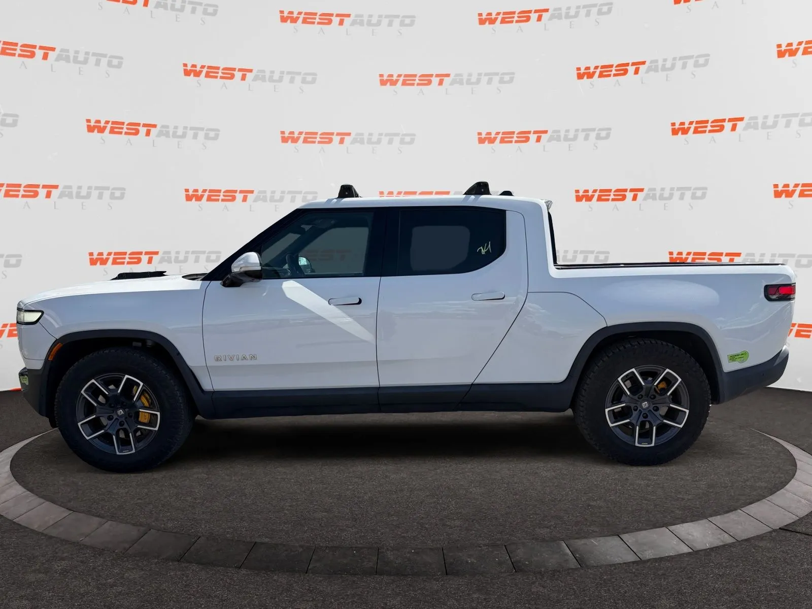 Rivian R1T photo 2