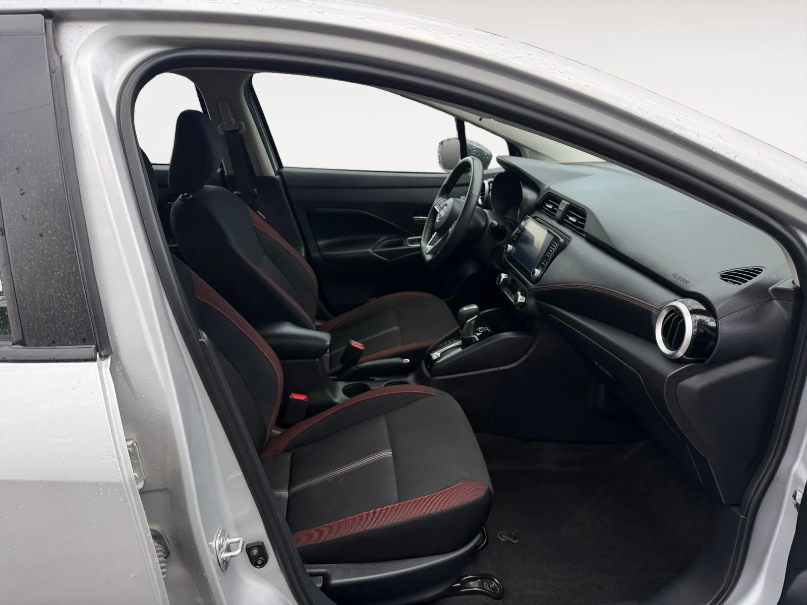 Nissan Versa photo 15