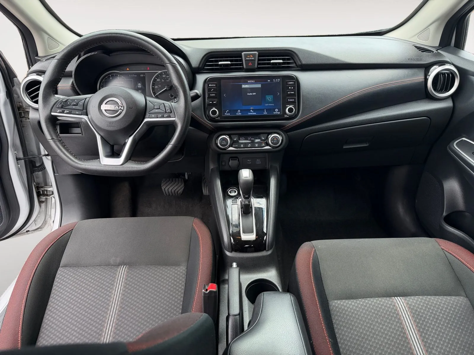 Nissan Versa photo 10