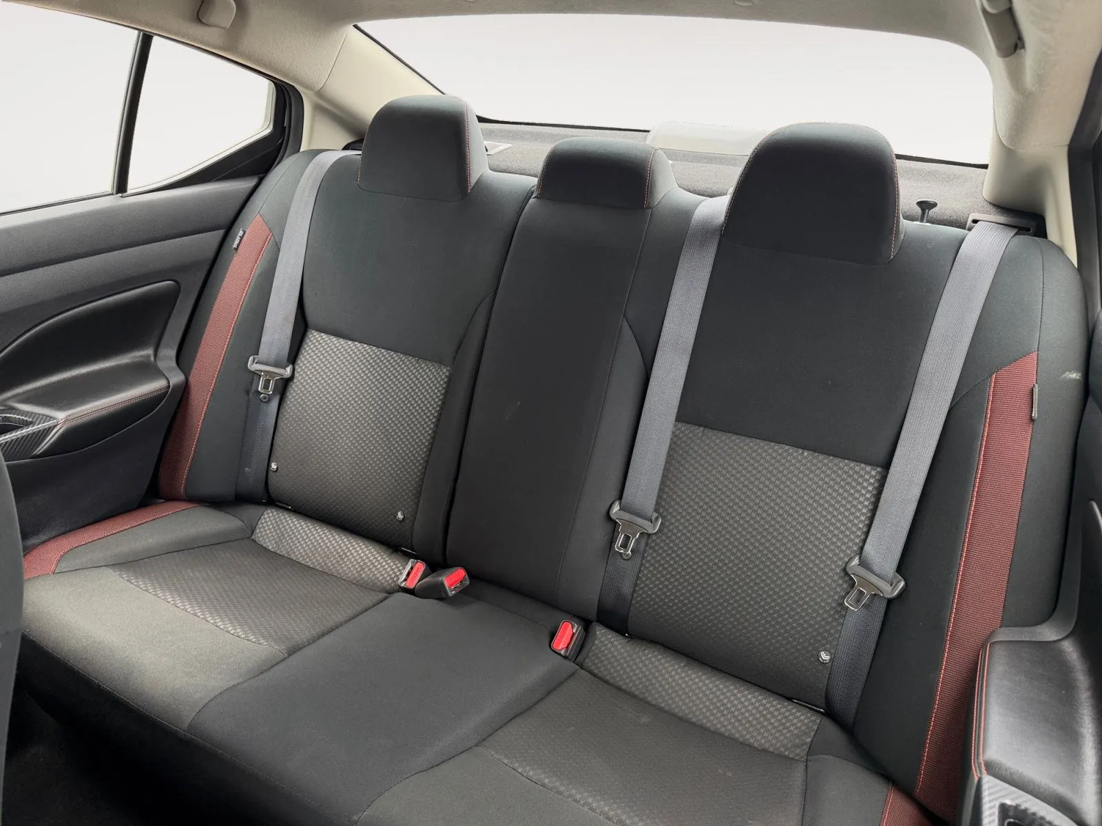 Nissan Versa photo 13