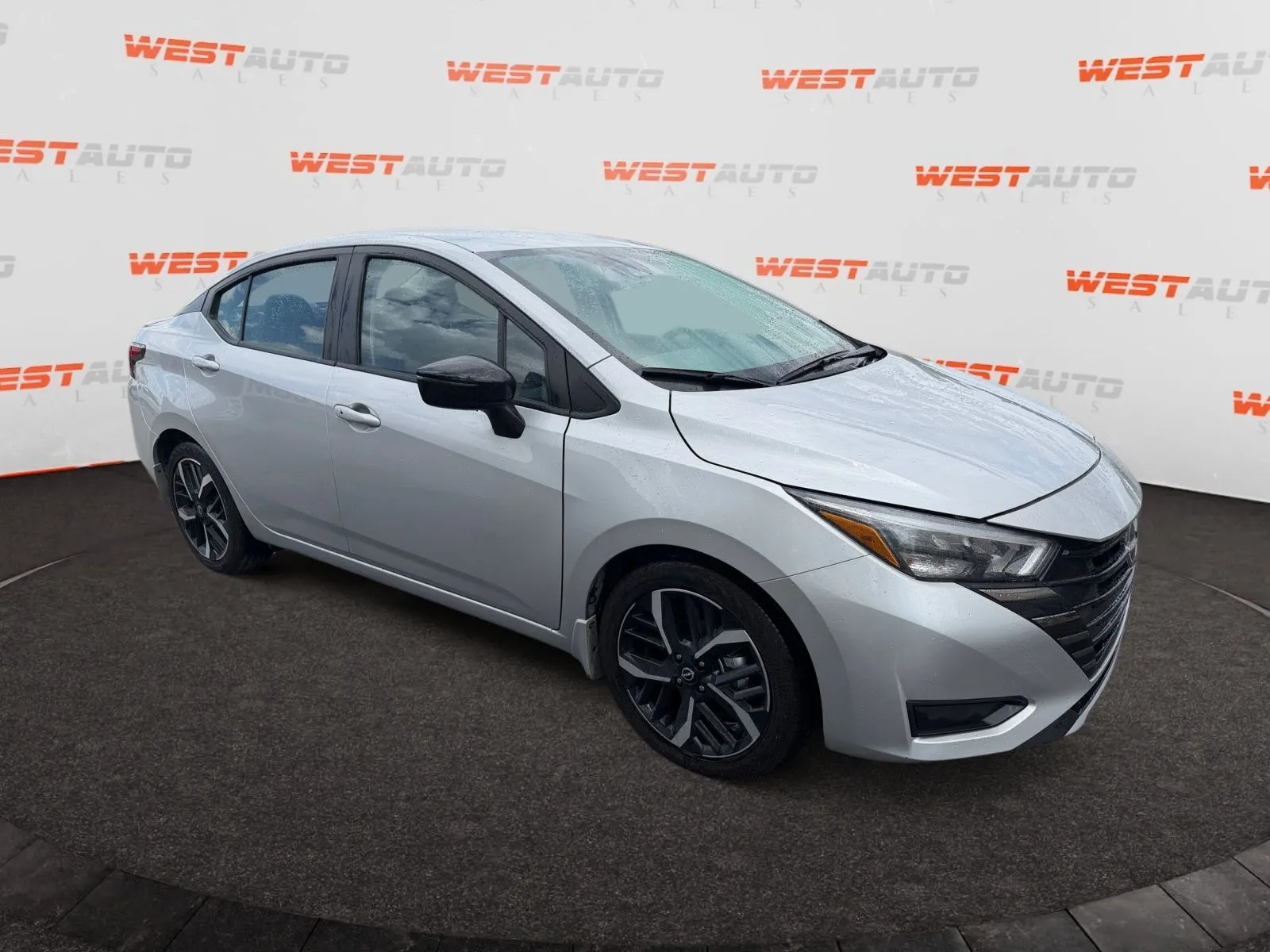 Nissan Versa photo 7