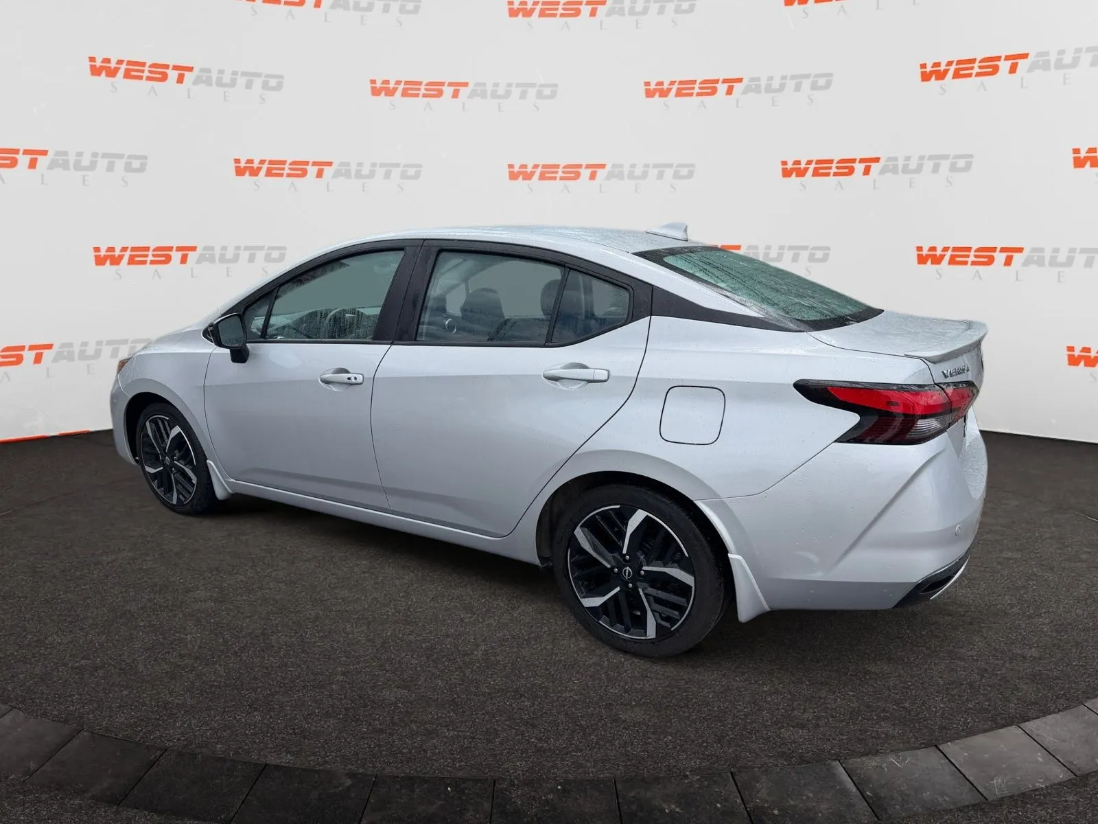Nissan Versa photo 3