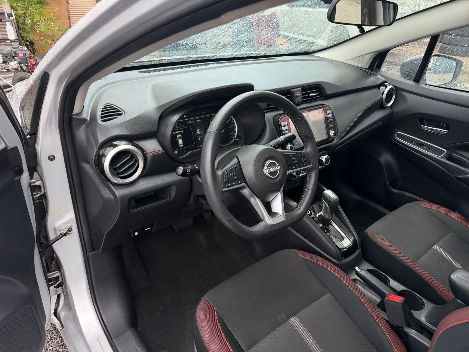 Nissan Versa photo 18