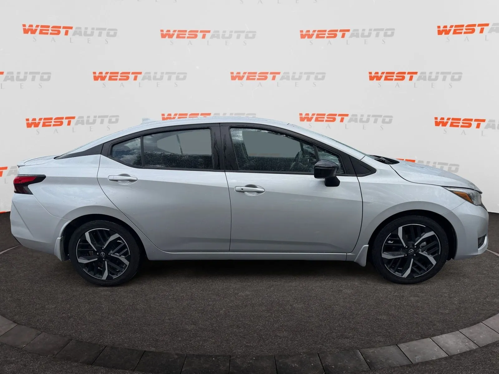 Nissan Versa photo 6