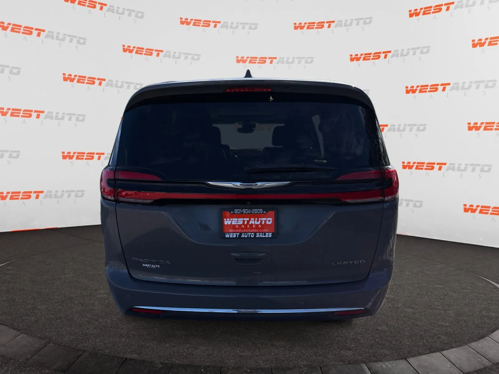 Chrysler Pacifica photo 4