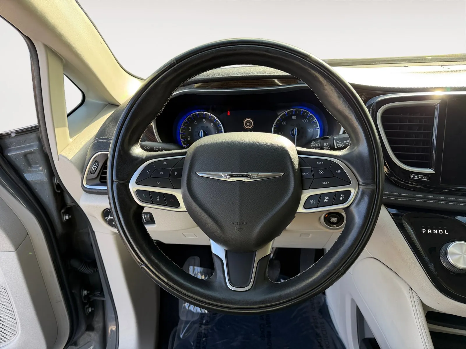 Chrysler Pacifica photo 12