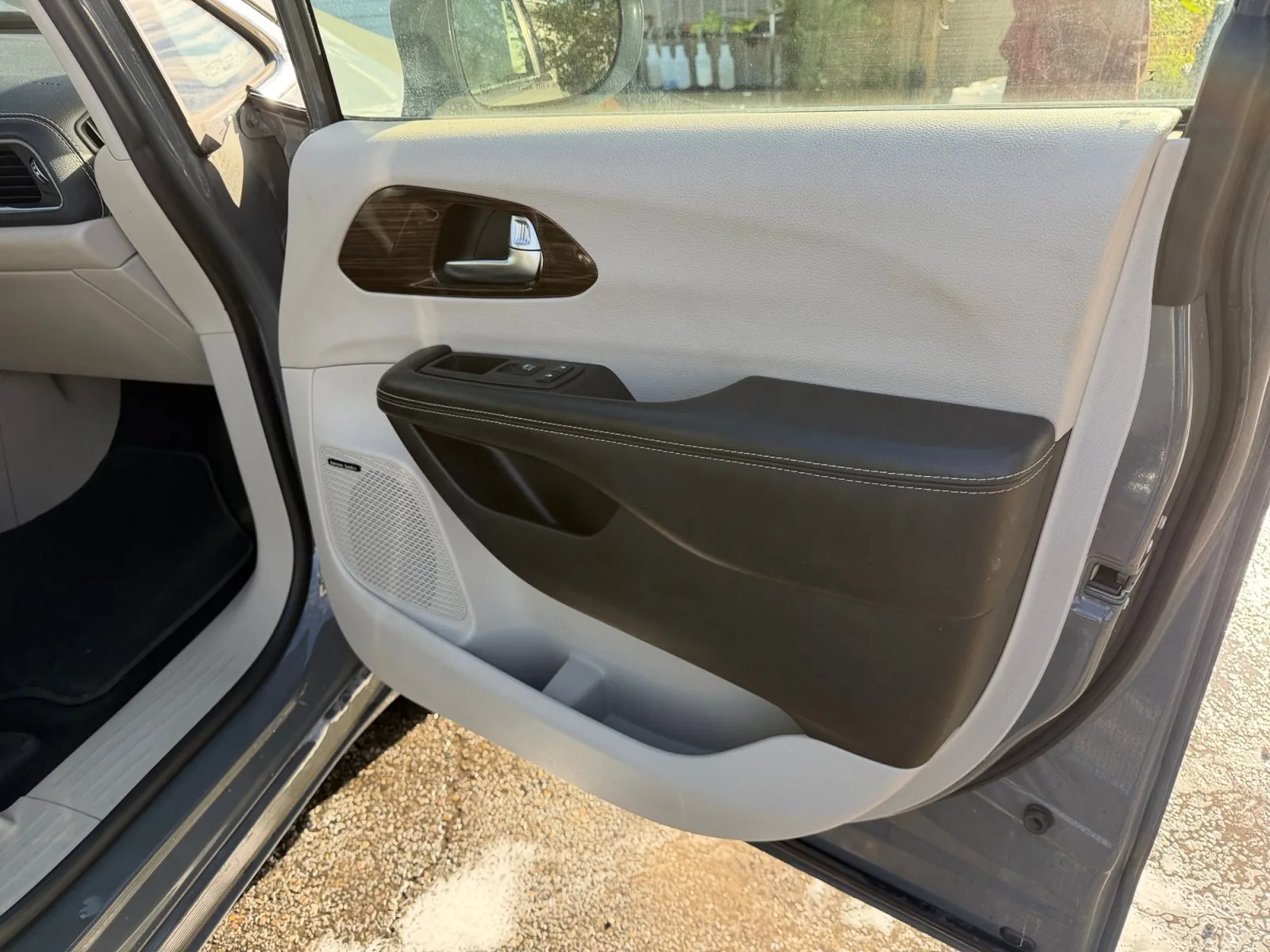 Chrysler Pacifica photo 17