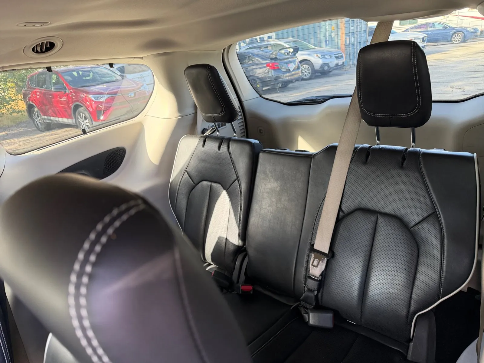Chrysler Pacifica photo 26
