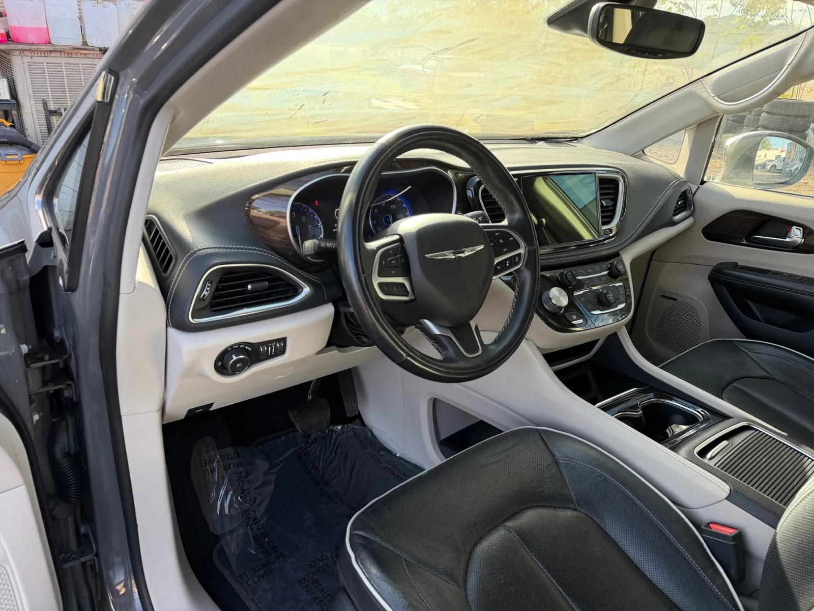Chrysler Pacifica photo 18
