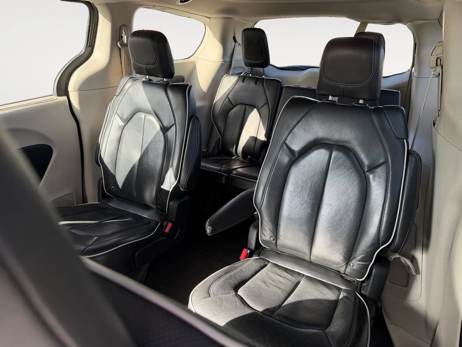 Chrysler Pacifica photo 13