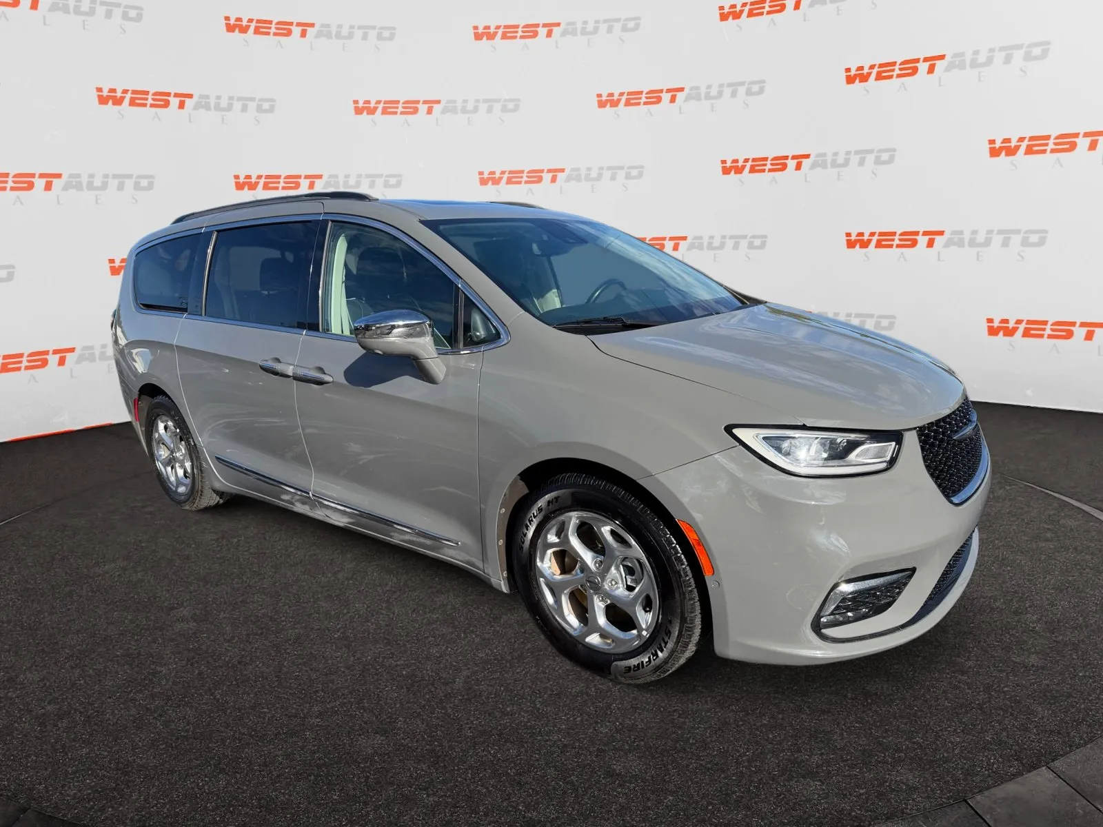 Chrysler Pacifica photo 7