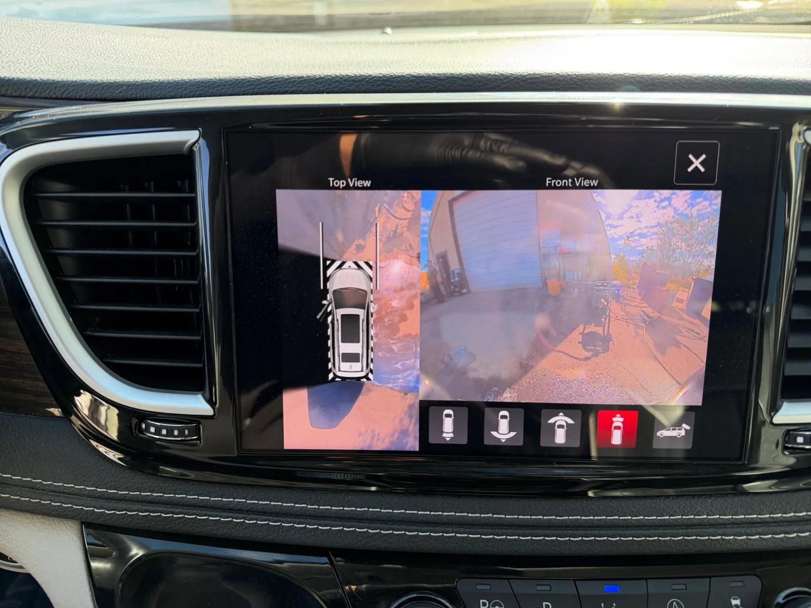 Chrysler Pacifica photo 24